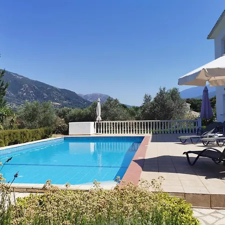 The Walnut Tree 凯法米洛斯